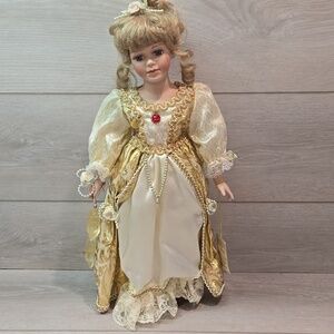 NWT Geppeddo Fairy Tale 16" Tall Gold dress Series Cinderella at the Ball Doll
